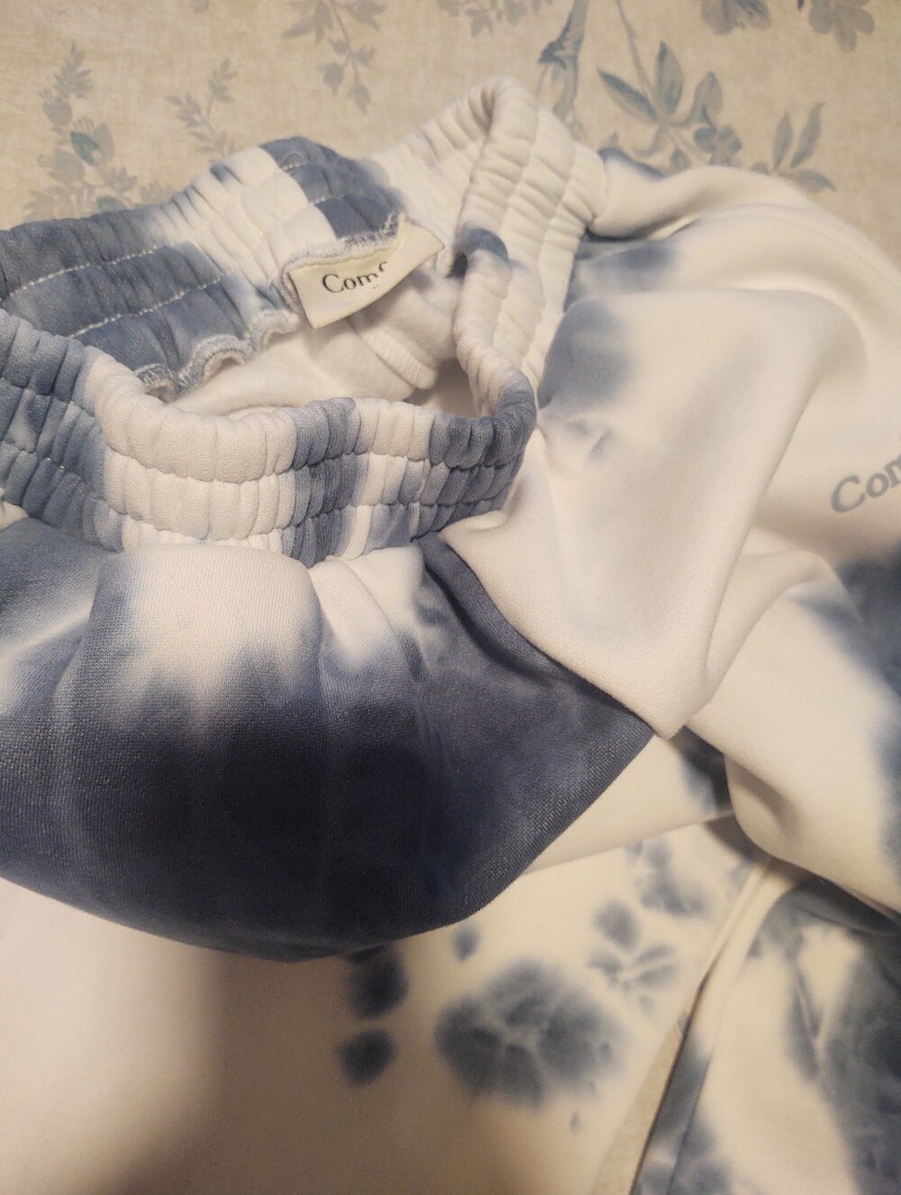 Comfrt Kids Tie-Dye Jogger Bottoms in Blue and White Size Large, 10-12